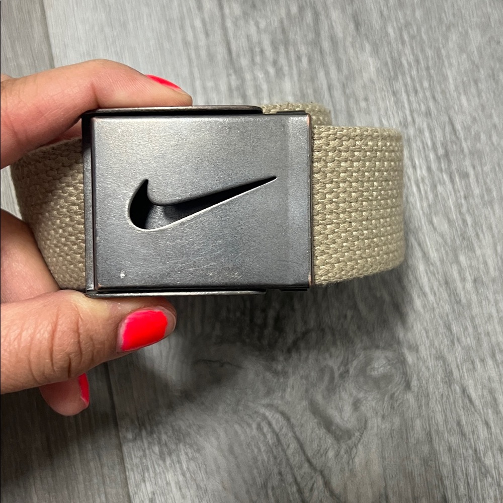 Nike Men’s web golf belt / tan color / appropriate 48in long.